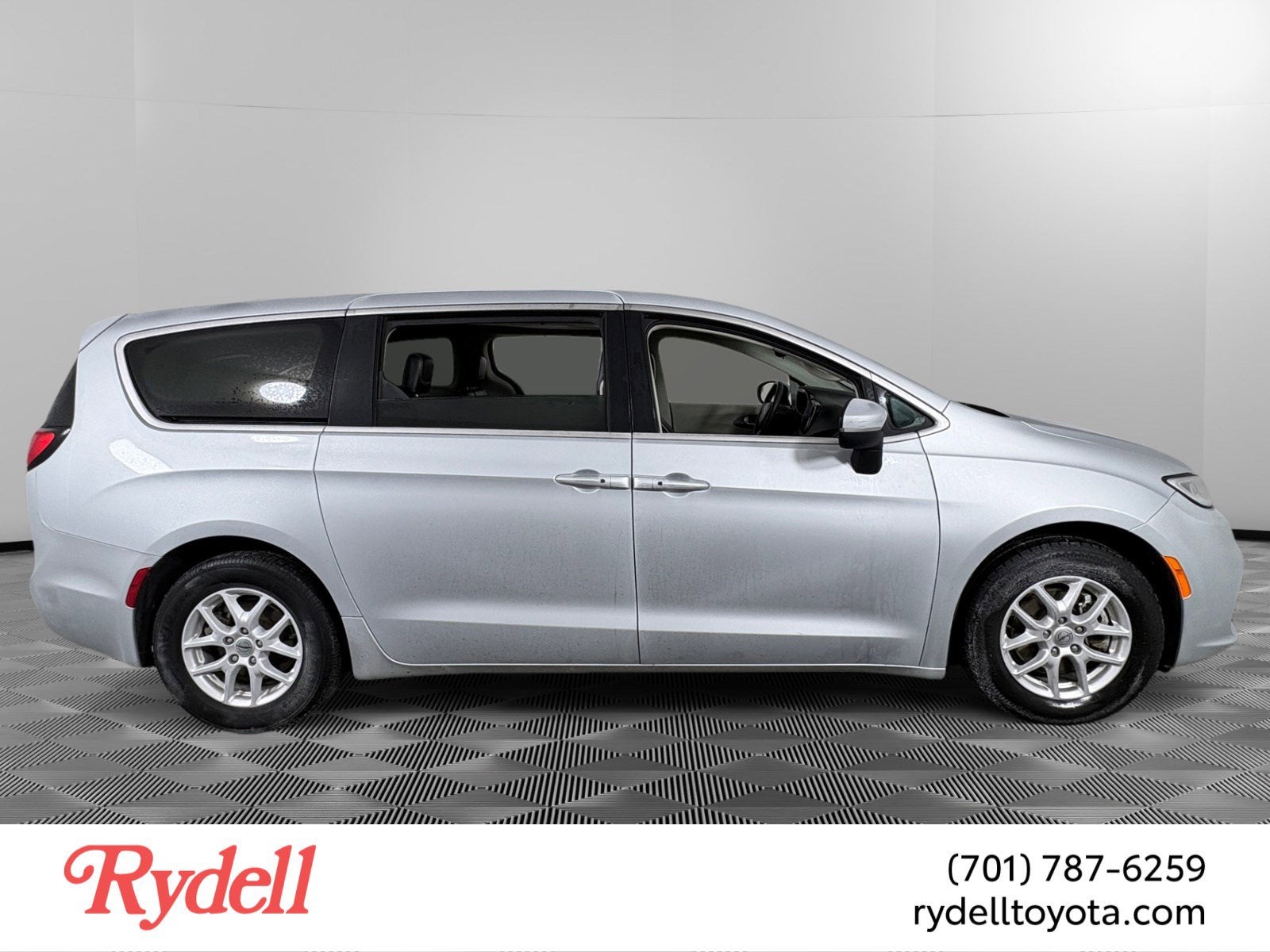 2023 Chrysler Pacifica Touring L