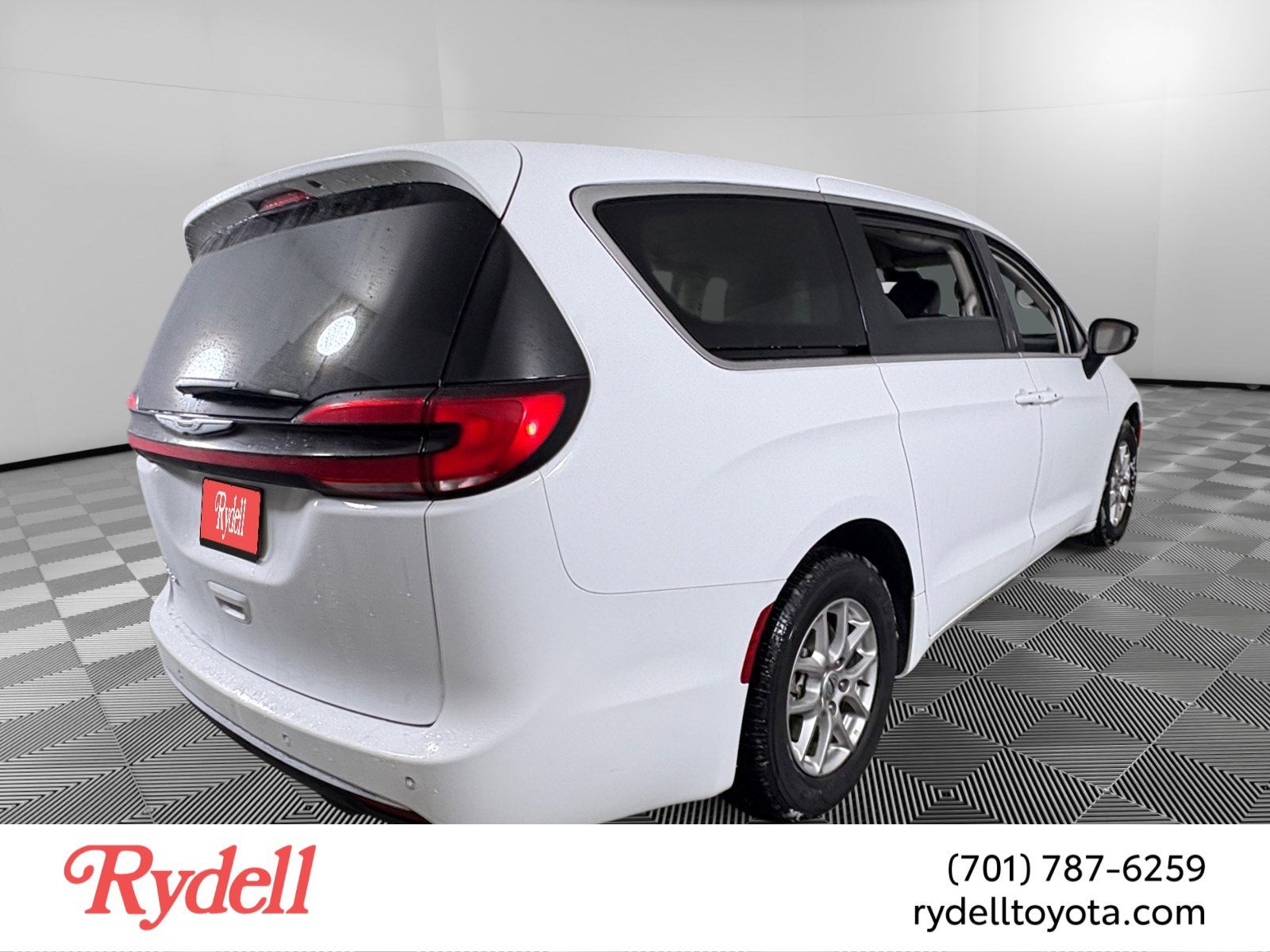 2024 Chrysler Pacifica Touring L