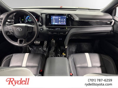 2025 Toyota Camry SE Hyb