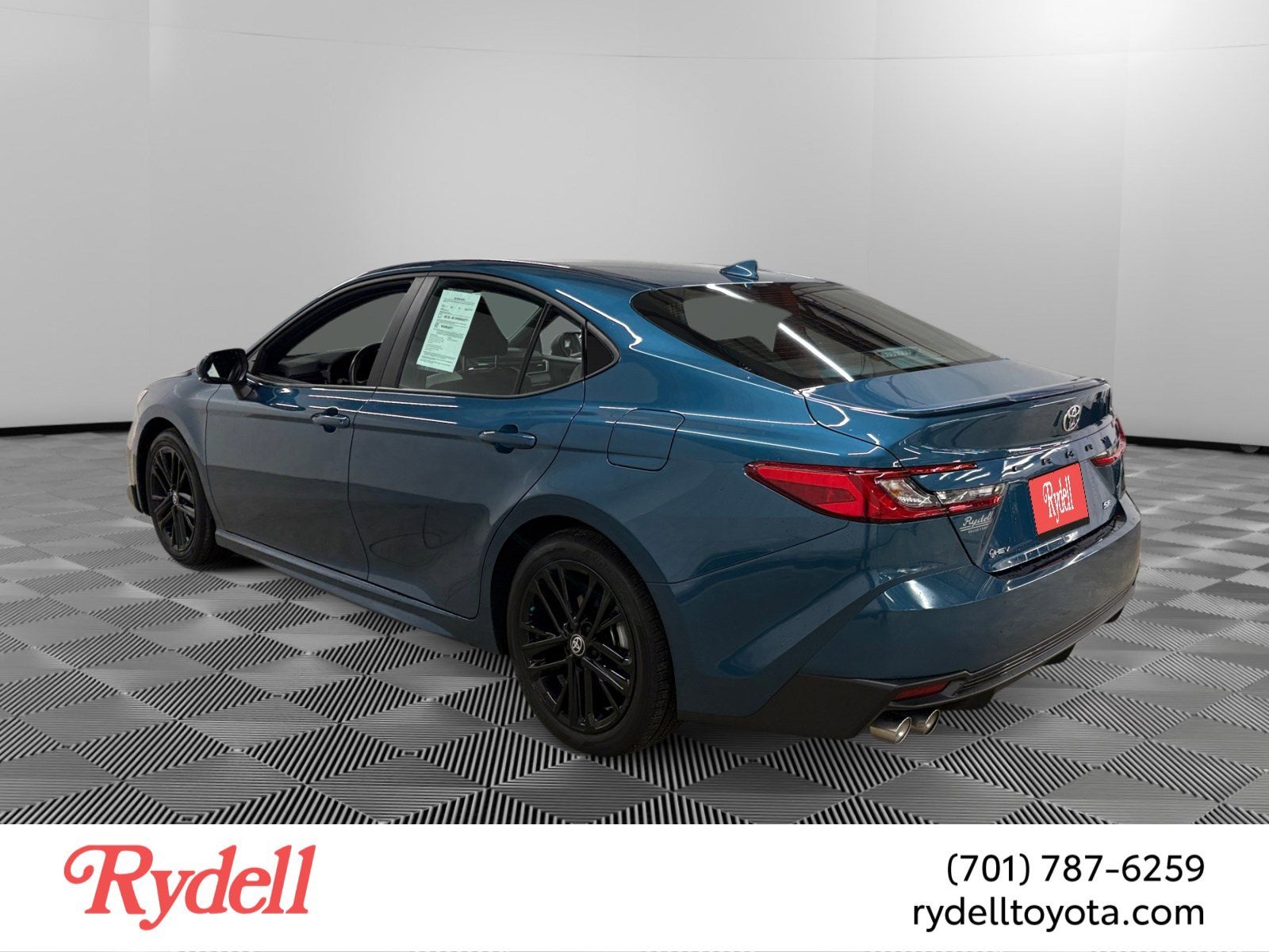 2025 Toyota Camry SE Hyb
