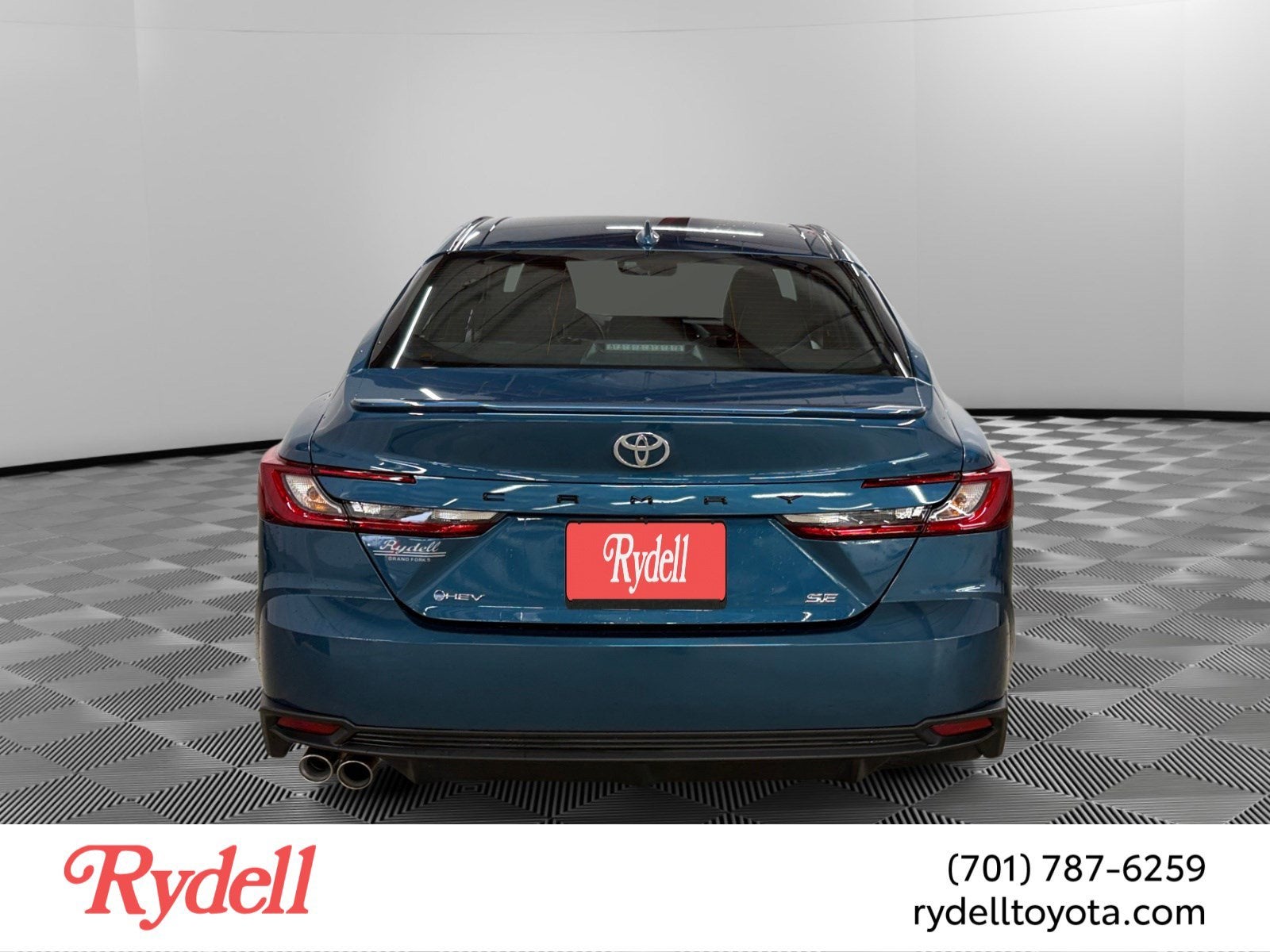 2025 Toyota Camry SE Hyb