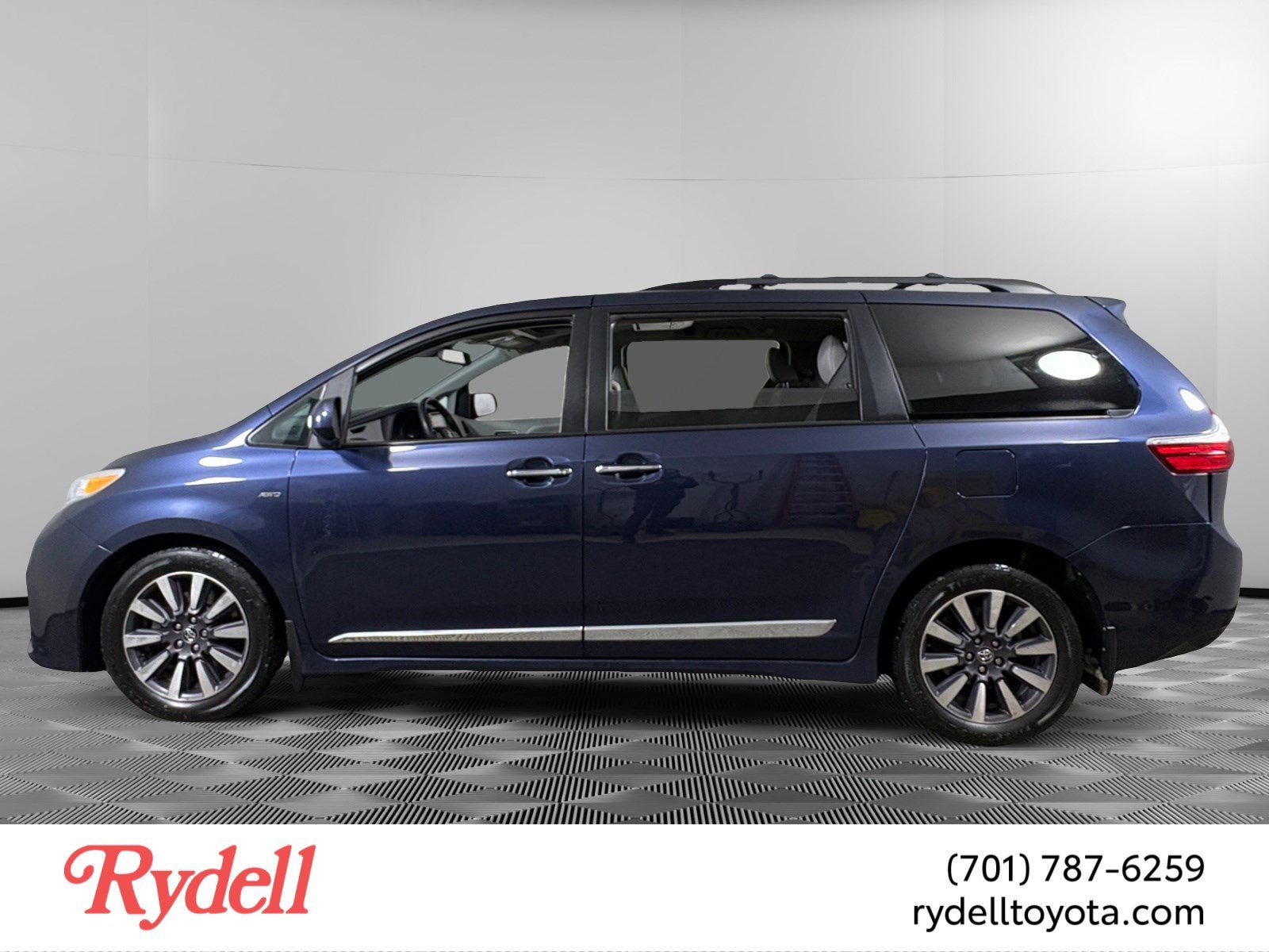 2020 Toyota Sienna XLE