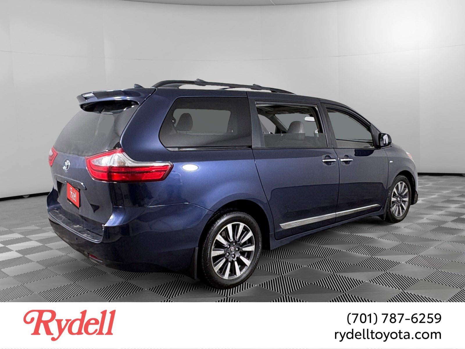 2020 Toyota Sienna XLE