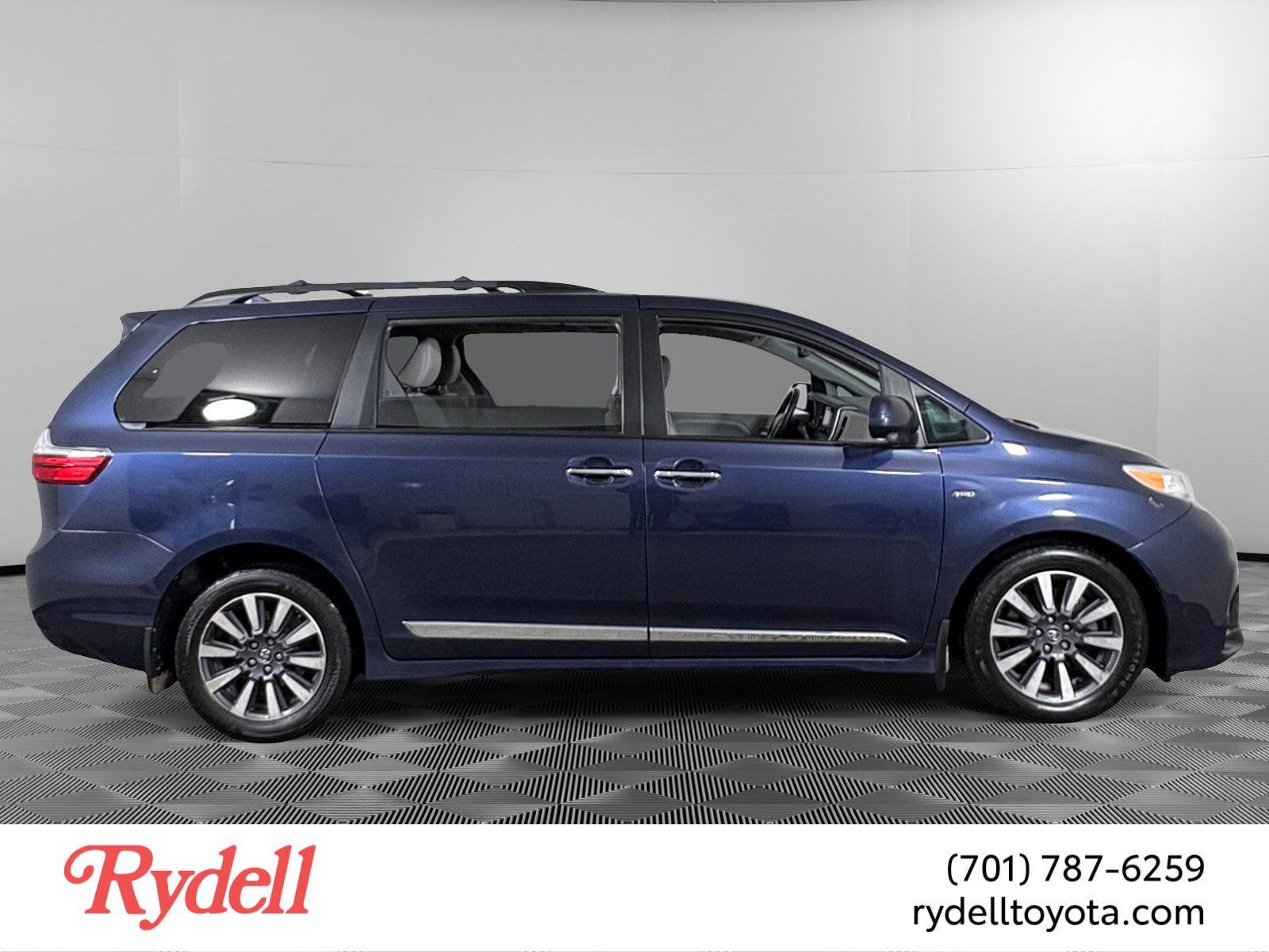 2020 Toyota Sienna XLE