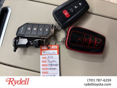 2021 Toyota Highlander Hybrid Platinum