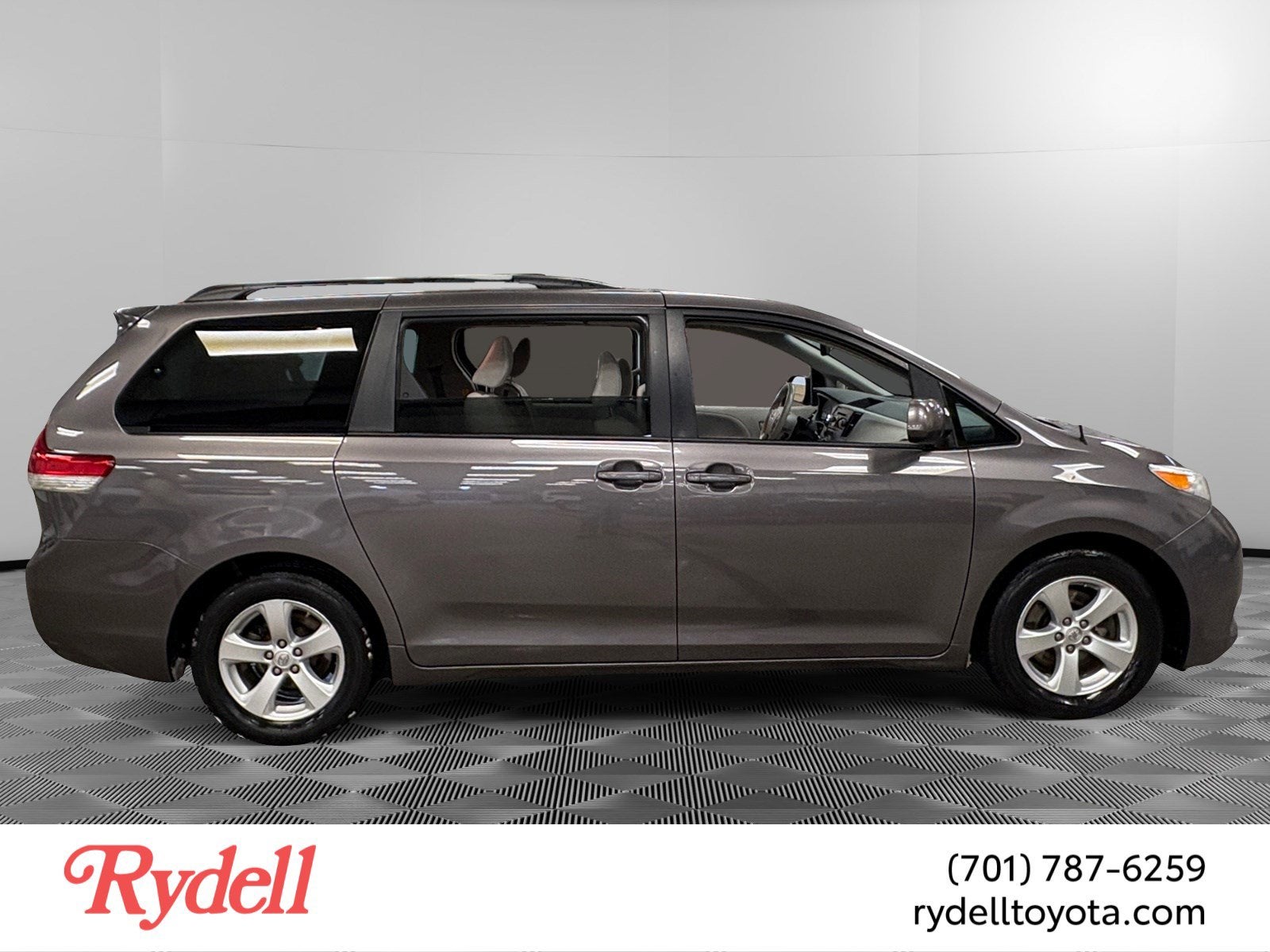 2013 Toyota Sienna LE