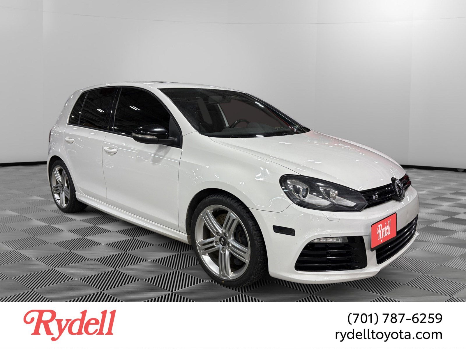 2012 Volkswagen Golf R w/Sunroof & Navi