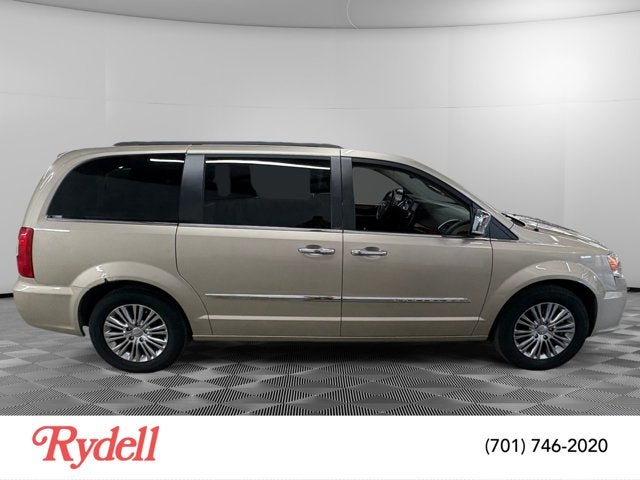 2013 Chrysler Town & Country Touring-L