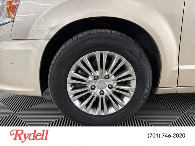 2013 Chrysler Town & Country Touring-L