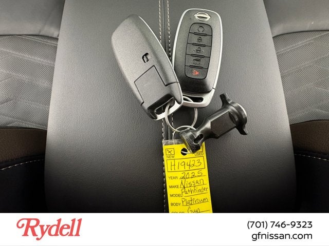 2025 Nissan Pathfinder Platinum